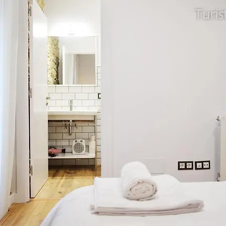 Llerandi 2a - Con Terraza Y Totalmente Reformado En Un Edificio Historico Apartment *