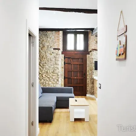 Llerandi 2a - Con Terraza Y Totalmente Reformado En Un Edificio Historico San Vicente De La Barquera